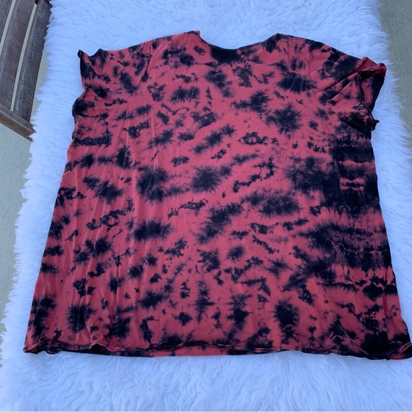 torrid Friday The 13th Crew Neck Tee Tie-Dye Red Black Horror Jason Vorhees Tee - Picture 11 of 16